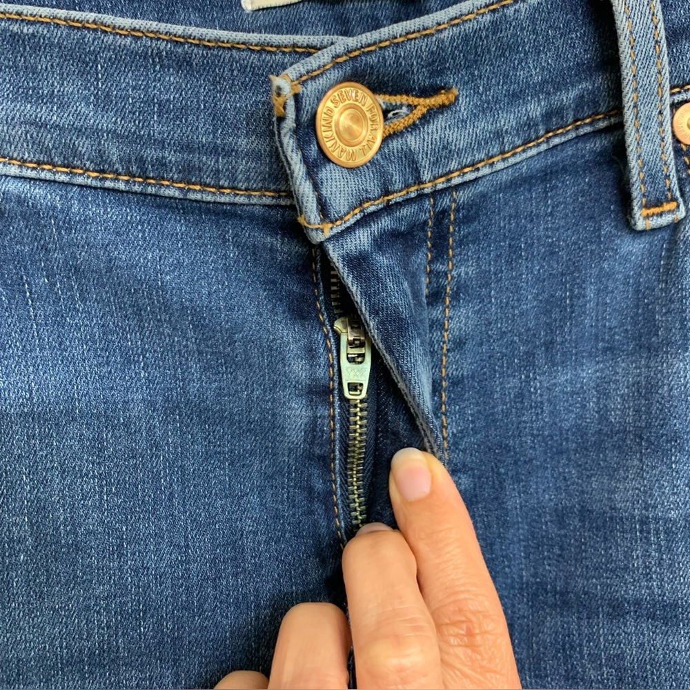 7 For All Mankind Dark Blue Flare Jeans with Contrast Pocket Detail - Picture 9 of 16